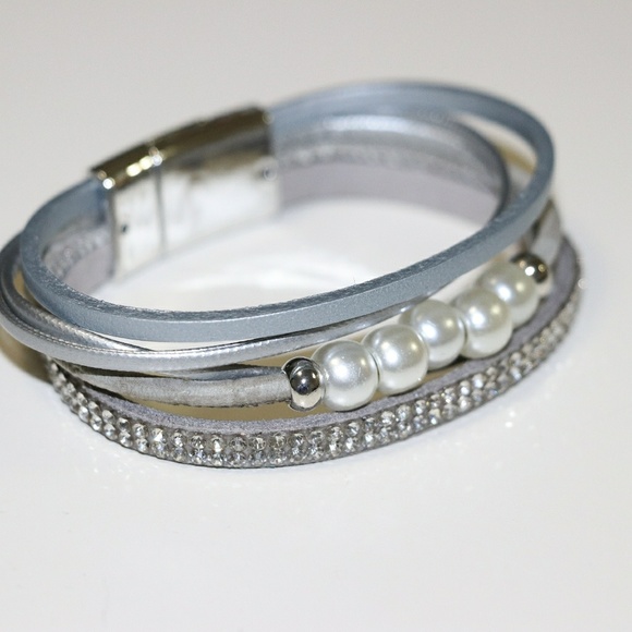 SPRING 2024 COLLECTION - Bracelet LOLILOTA gray with pearls French Jewelry - Picture 1 of 2